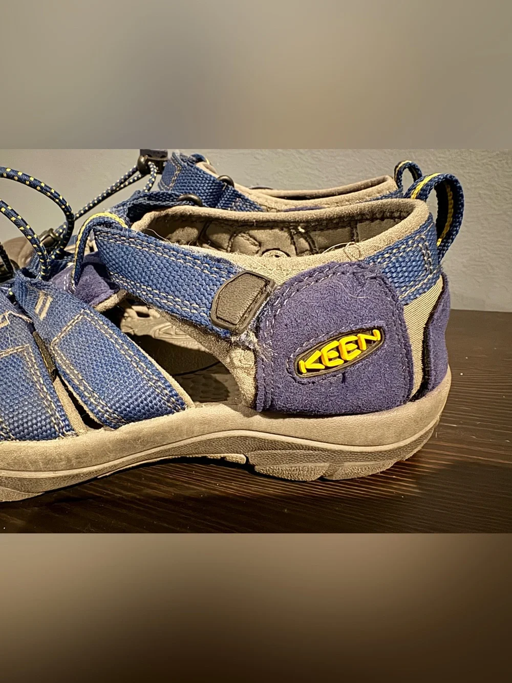 KEEN Boys Size 5 Newport H2 Waterproof Hiking Sport Sneaker Sandals Blue Gray